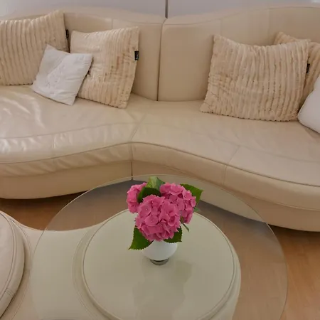 Am Oranienpark Im Kurviertel *